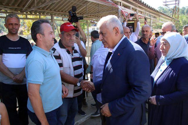 Binali Yıldırım, Akçakoca'da sel bölgesinde