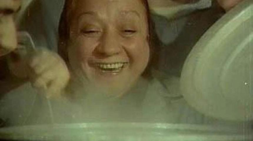 Annelerin "Ben Sana Evde Temiz Temiz Yaparım Yeme Dışarılarda" Deyip Çok da Yapamadığı 10 Yemek