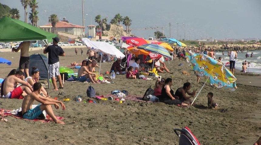 Samandağ sahilinde bayram yoğunluğu