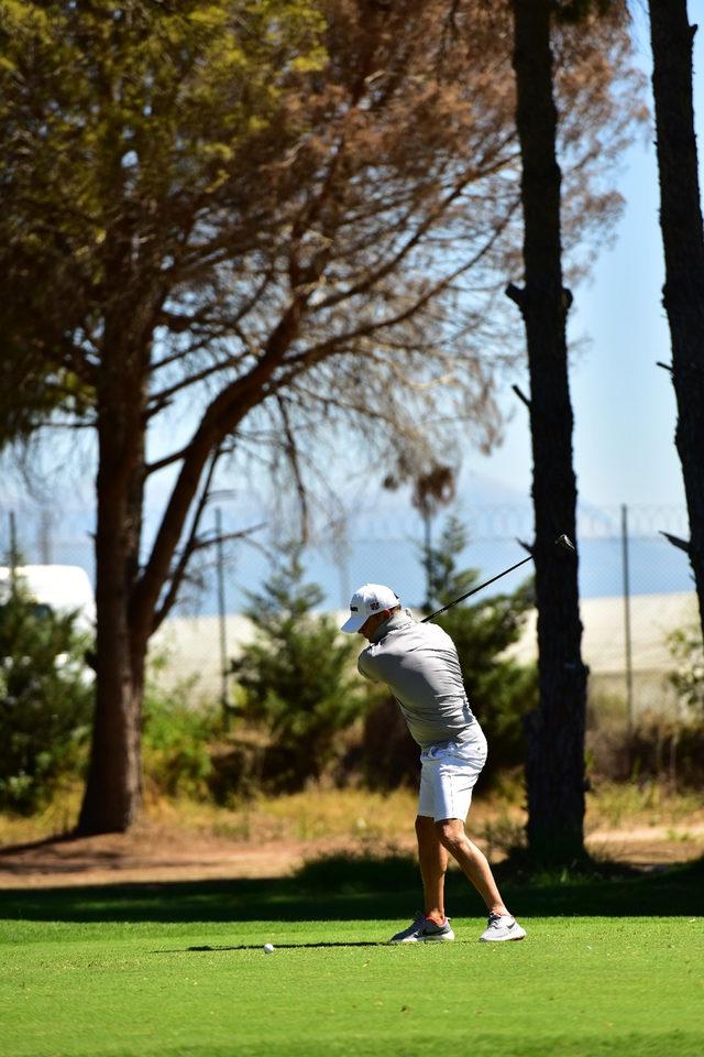 Bakan Çavuşoğlu golf turnuvasına katıldı