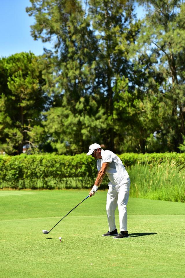 Bakan Çavuşoğlu golf turnuvasına katıldı