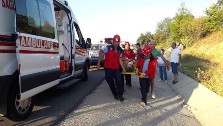 Burhaniye’de otomobil takla attı: 3 yaralı G3