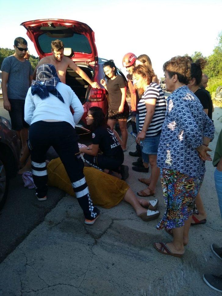 Burhaniye’de otomobil takla attı: 3 yaralı G4