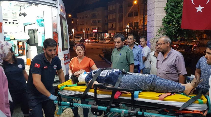 Kontrolden çıkan otomobil şarampole devrildi: Yaralılar var