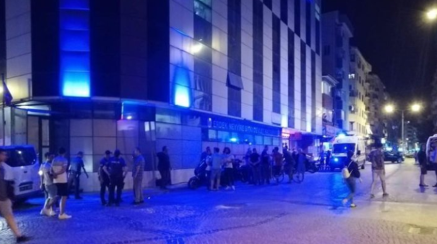 Balıkesir'de eğlence mekanı önünde silahlı saldırı!
