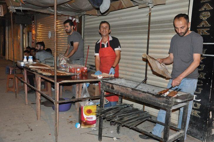 Herkes bayram kutlarken onlar evine ekmek götürme mücadelesi veriyor G2