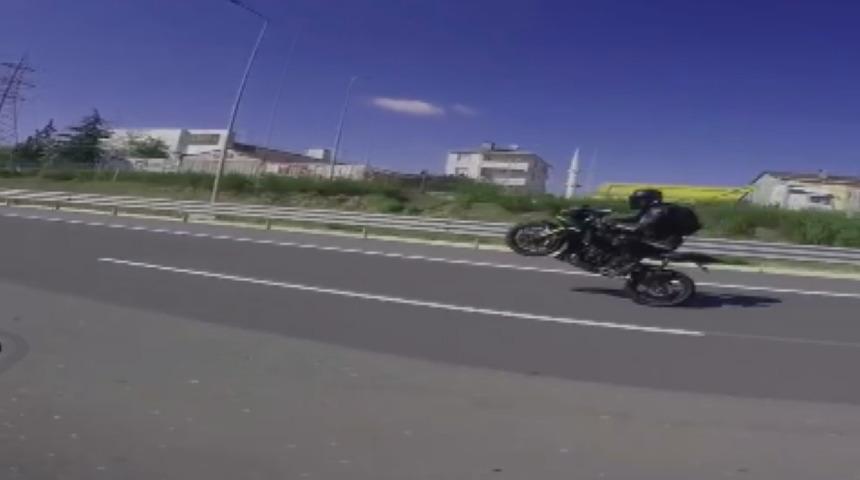 İstanbul trafiğinde korkutan anlar! Yarış pistine çevirdiler