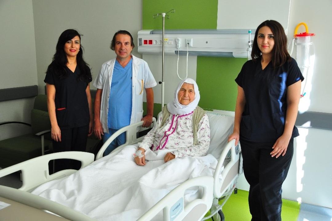 (&Ouml;zel) Kilo aldığını sandı, karnından 12 kiloluk kist &ccedil;ıktı