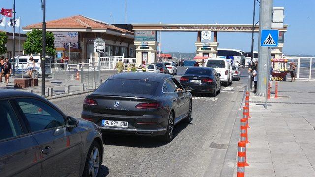 Çanakkale iskelelerinde ’bayram dönüşü’ yoğunluğu