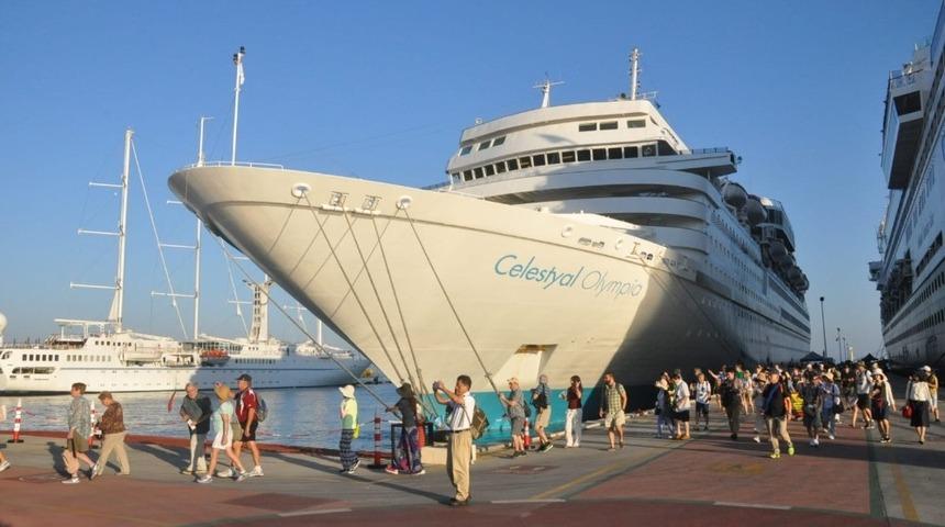 Kuşadası&rsquo;nda &ccedil;ifte bayram