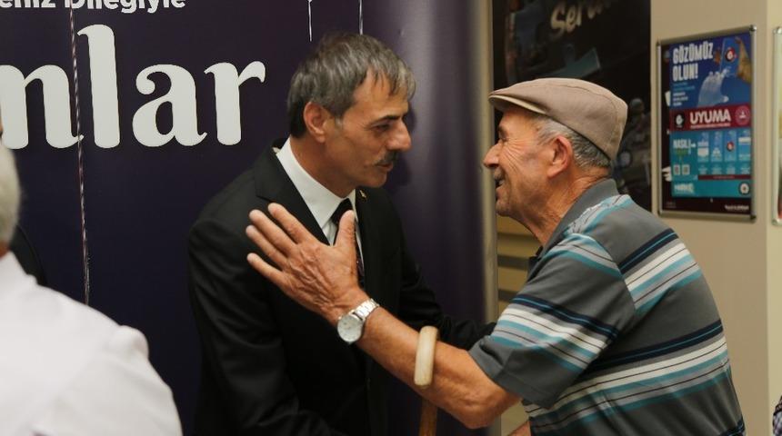 Serdivan bayramda kucaklaştı