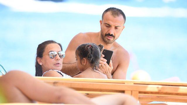 Akalın, bayram tatilini şezlongda geçirdi