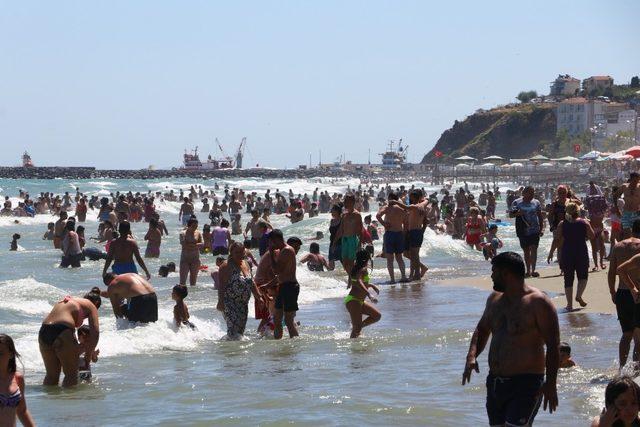 İstanbullular akın etti plajlar dolup taştı