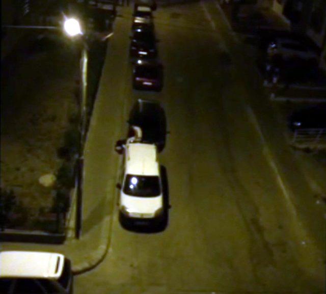 Kadına sokak ortasında tekme ve tokatlı saldırı 1