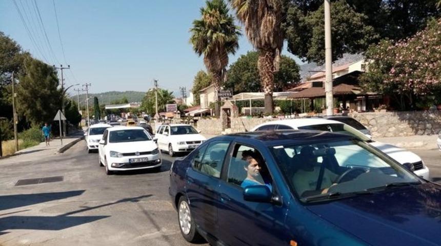 Tatilciler akın etti! Kuyruğun sonu gözükmedi