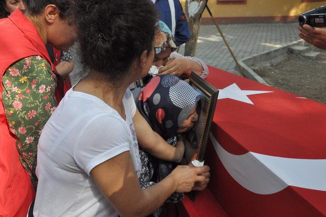 Görevi başındayken ölen uzman çavuş gözyaşları içinde toprağa verildi