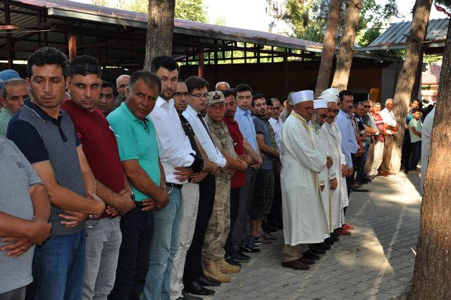 Görevi başındayken ölen uzman çavuş gözyaşları içinde toprağa verildi