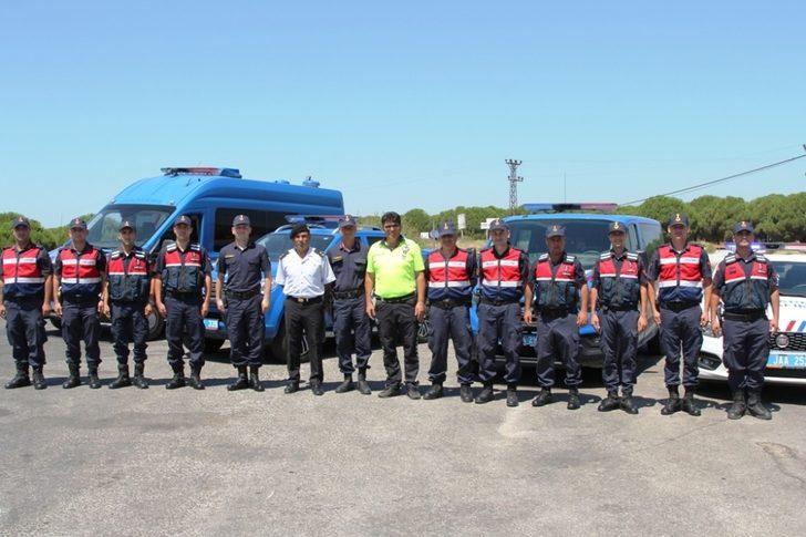 Ayvalık’ta jandarmadan uygulama noktasında bayramlaşma G2