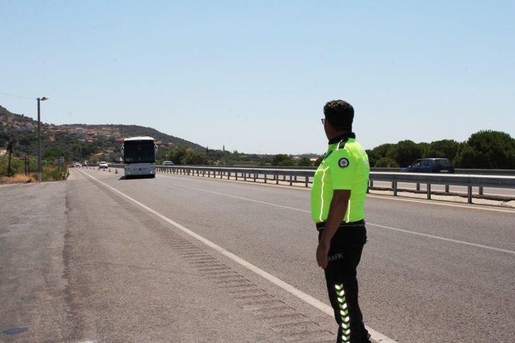 Ayvalık’ta jandarmadan uygulama noktasında bayramlaşma G5