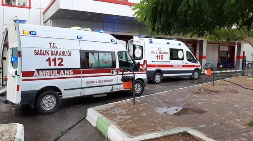 Gaziantep'te motosiklet otobüs durağına çarptı: 1 ölü, 1 yaralı