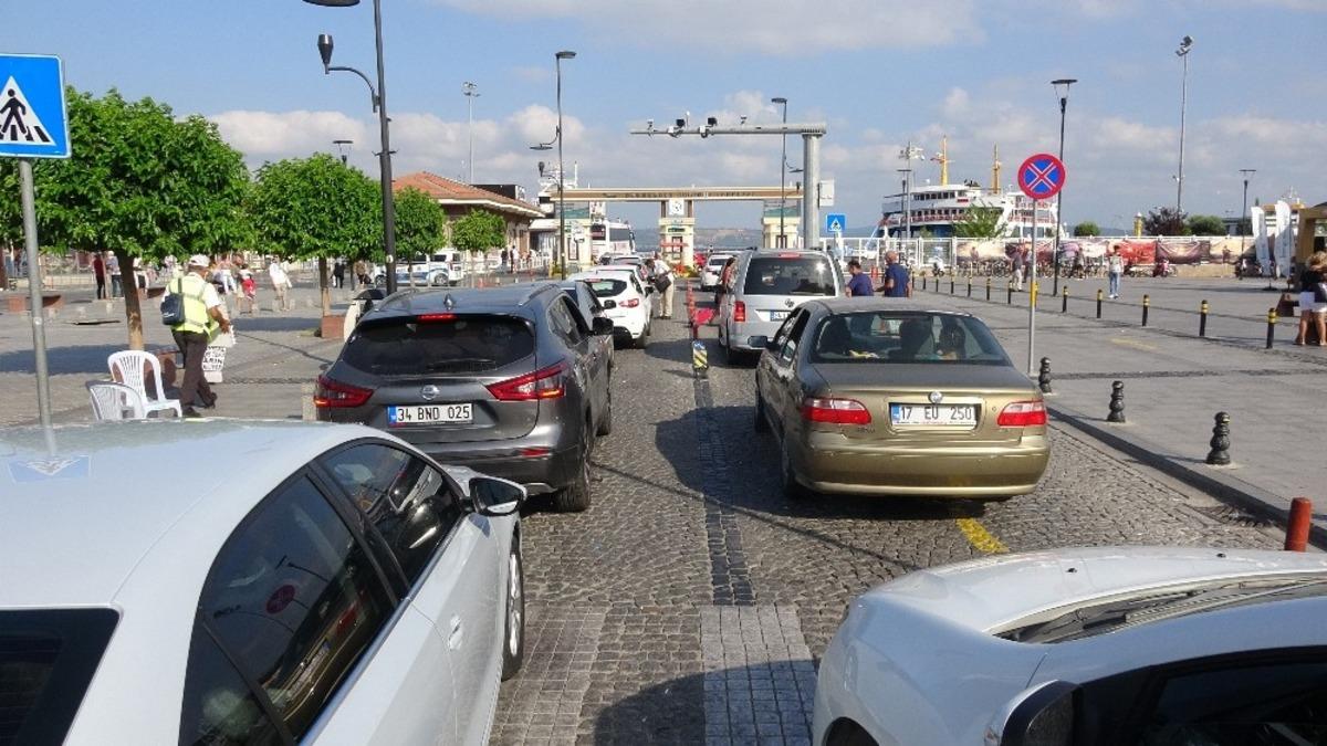 Tatilciler d&ouml;n&uuml;ş yoluna ge&ccedil;ti