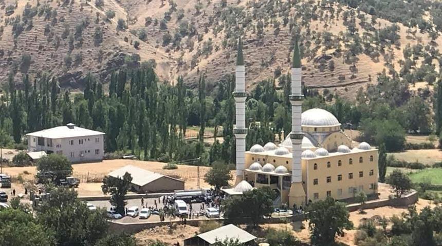 Derecik’te cami yangını