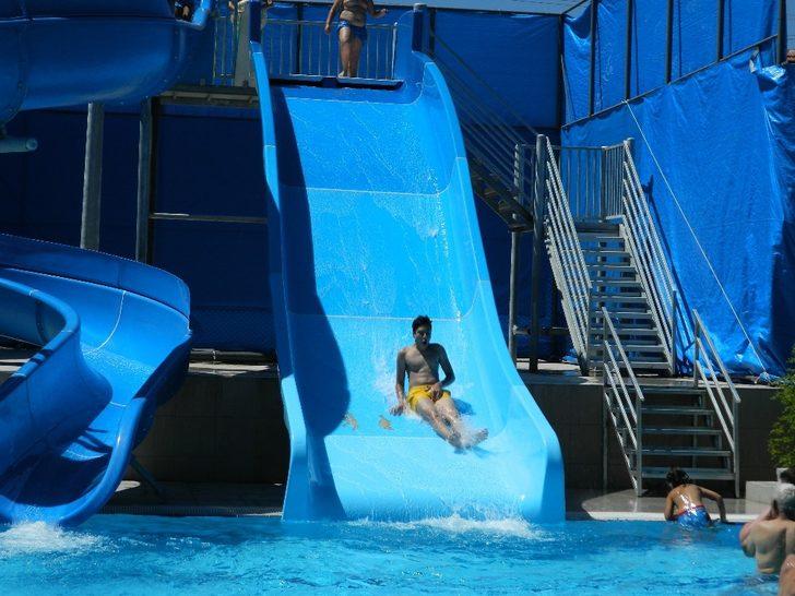 Sıcaktan bunalan havuzda serinledi G5