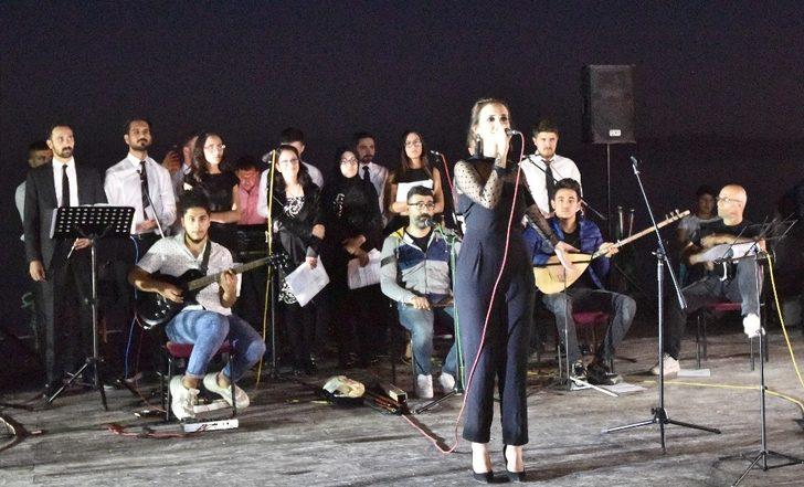 Van Gölü kıyısında ‘Ahlat Şiirleri ve Türküleri’ gecesi G1