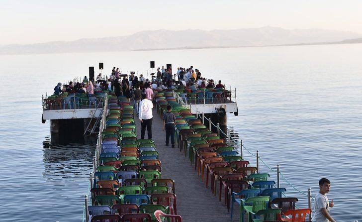 Van Gölü kıyısında ‘Ahlat Şiirleri ve Türküleri’ gecesi G3
