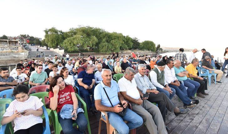Van Gölü kıyısında ‘Ahlat Şiirleri ve Türküleri’ gecesi G4