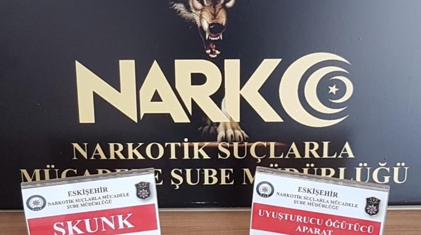 Havaalanından uyuşturucu sokarken yakalandı