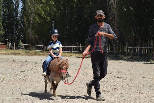 Gürpınar’da çocuk şenliği