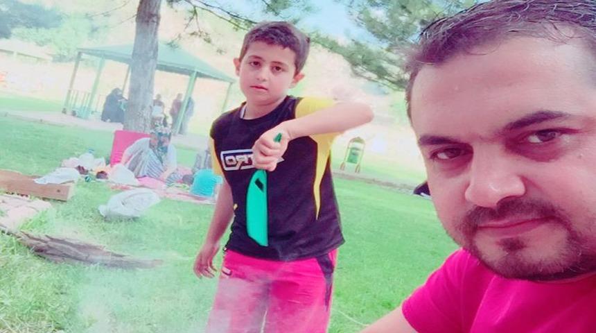 Kahraman baba, boğulmakta olan &ccedil;ocuğunu son anda kurtardı