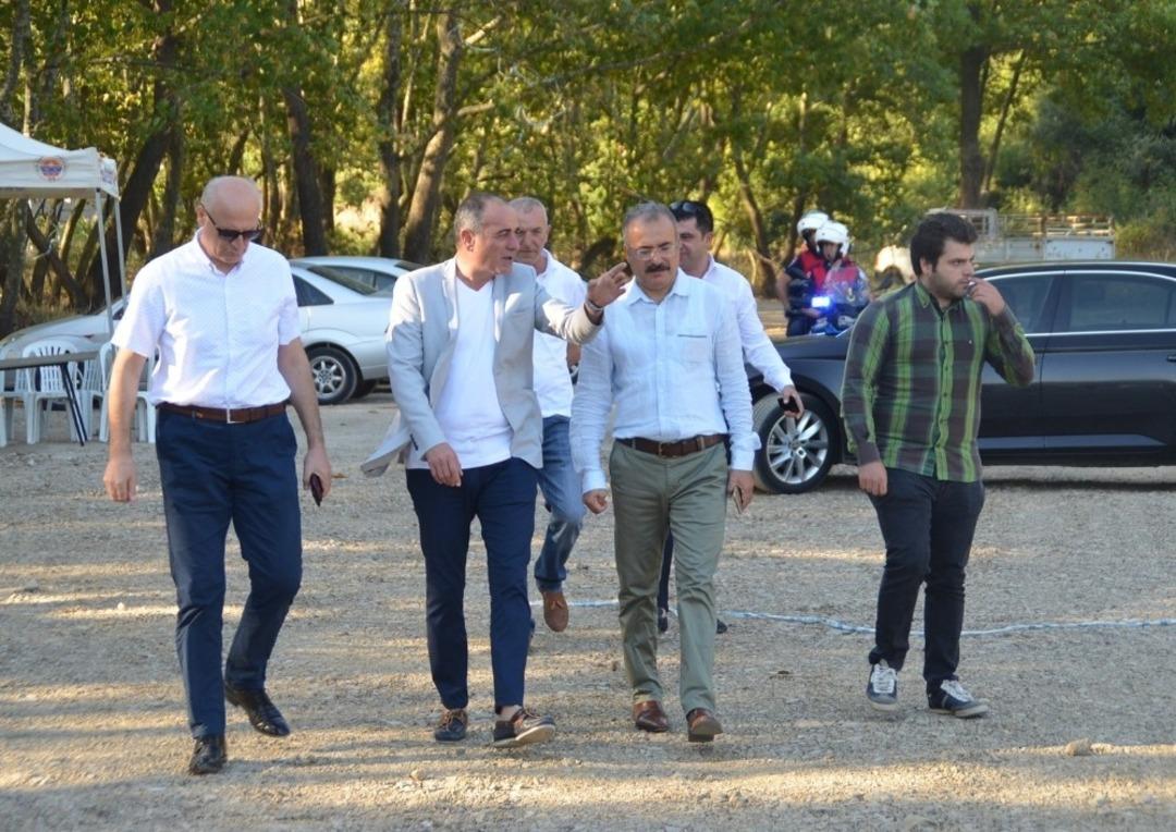 Gemlik Belediyesi t&uuml;m ekipleriyle bayram mesaisi yaptı