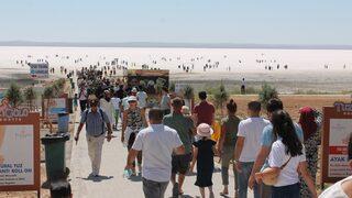 Tuz Gölü'nde bayram kalabalığı