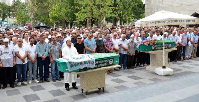 Üvey evlat olduğunu öğrenen Muhammed ve öldürdüğü yengesi toprağa verildi