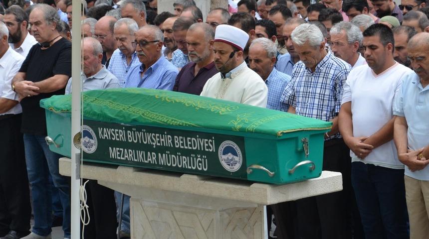 Üvey evlat olduğunu öğrenen Muhammed ve öldürdüğü yengesi toprağa verildi