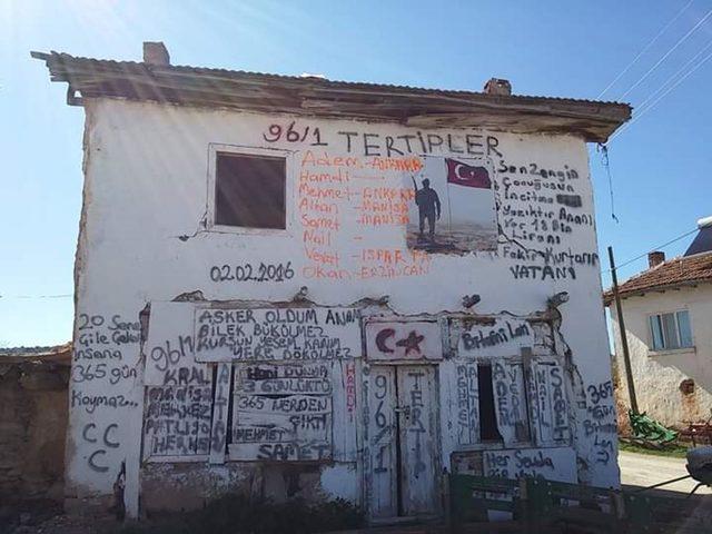 40 yıllık duvar yazılı  asker geleneği  4