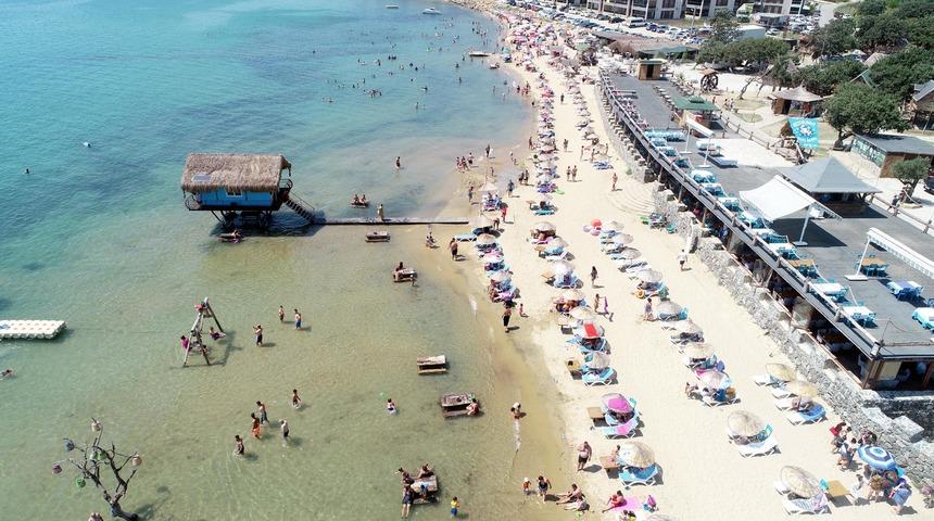 Saros K&ouml;rfezi sahillerine tatilci akını