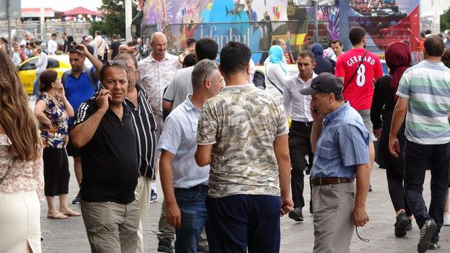 Taksim'de karaborsacı operasyonu