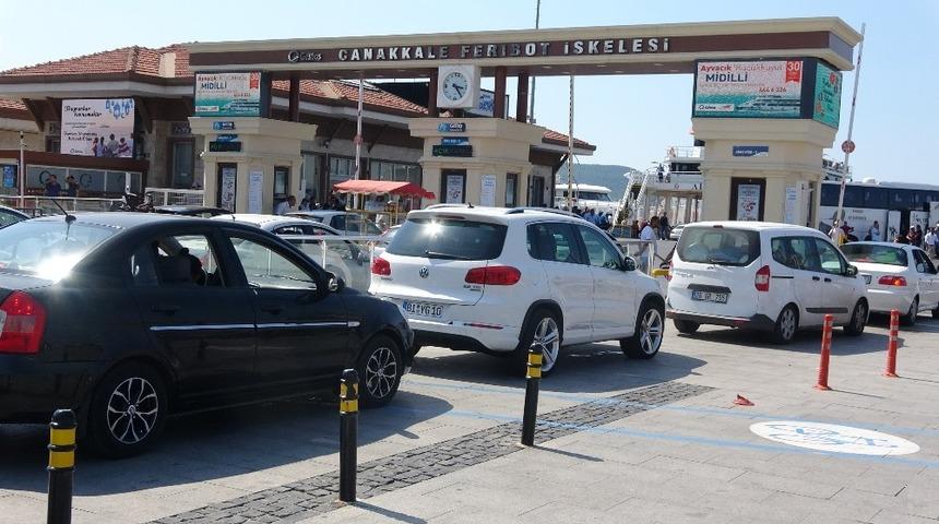 Çanakkale İskelesinde yoğunluk devam ediyor