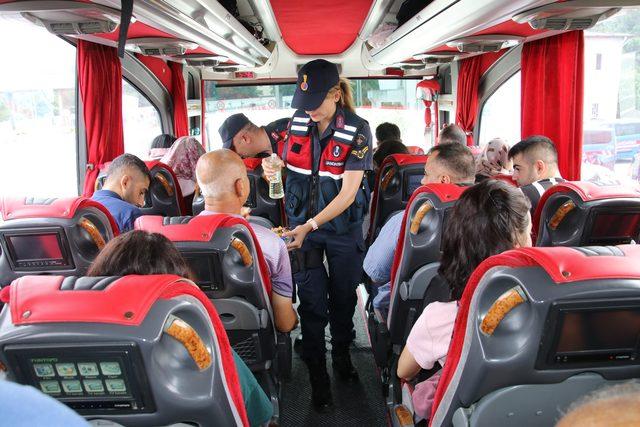 Jandarmadan bayram dönüşü 'emniyet kemeri' uygulaması