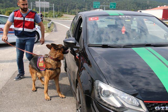 Jandarmadan bayram dönüşü 'emniyet kemeri' uygulaması