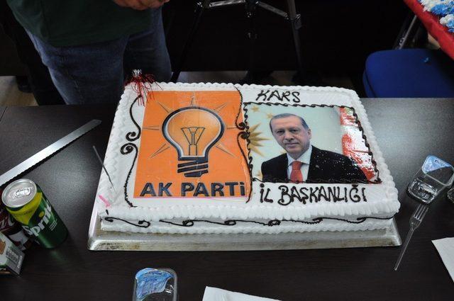 Kars’ta AK Parti 18. yaşını kutladı