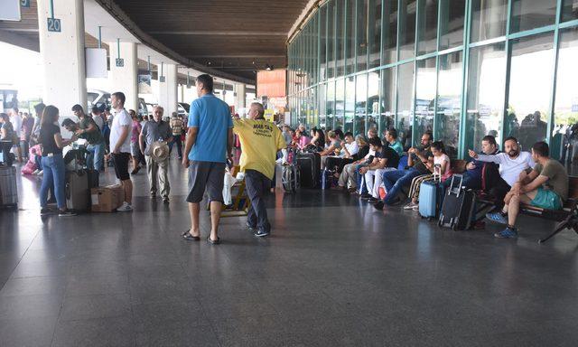 Tatilcilerin İzmir'den dönüş yolculuğu başladı