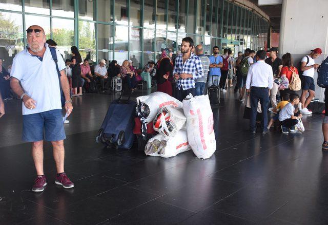 Tatilcilerin İzmir'den dönüş yolculuğu başladı