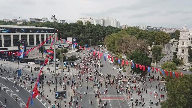 Taraftarlar stat çevresinde toplanıyor... Son durum havadan fotoğraflandı