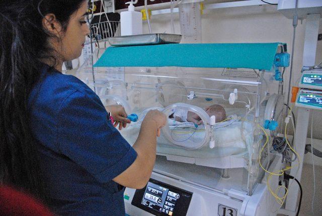 Diyarbakır'da yılda ortalama 350 'parmak bebek' yaşama tutunuyor