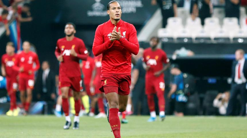 Virgil van Dijk genç milli ampute futbolcu Emirhan'la röportaj yaptı