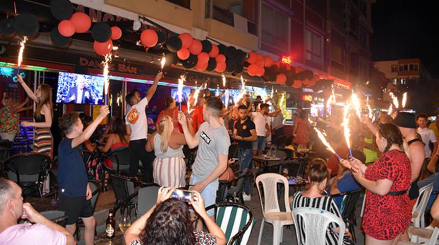 Marmaris'te İngiliz taraftarlar Liverpool'un zaferiyle coştu